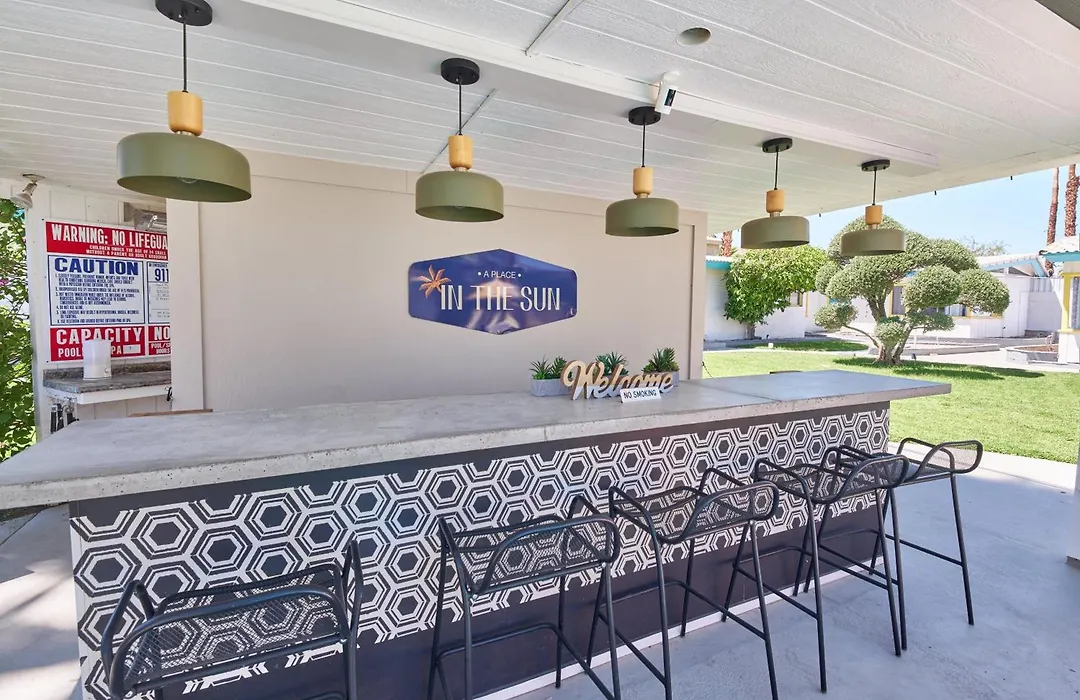 A Place In The Sun Hotel - Adults Only Big Units, 24H Heated Pool & Spa In 1 Acre Park Prime Location, Dog Friendly, Top Midcentury Modern Boutique Hotel-1