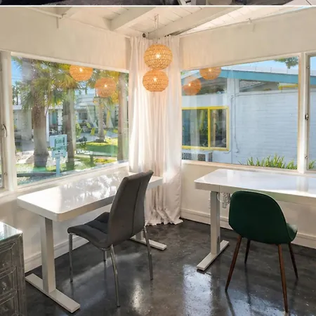 A Place In The Sun Hotel - Adults Only Big Units, 24H Heated Pool & Spa In 1 Acre Park Prime Location, Dog Friendly, Top Midcentury Modern Boutique Hotel-2